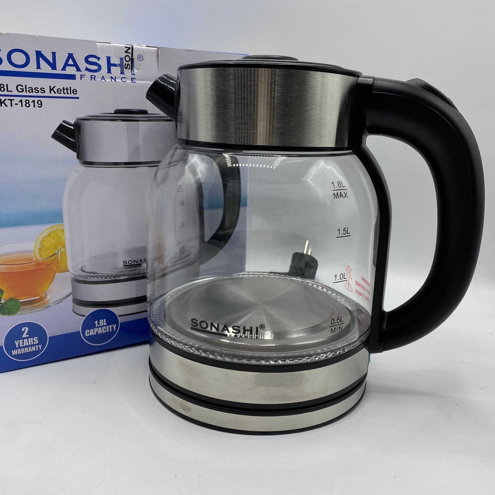 Bouilloire en verre 1500W 1.8L SKT-1819 - La Casa d'Algérie Bouilloire en verre 1500W 1.8L SKT-1819 – Image 1